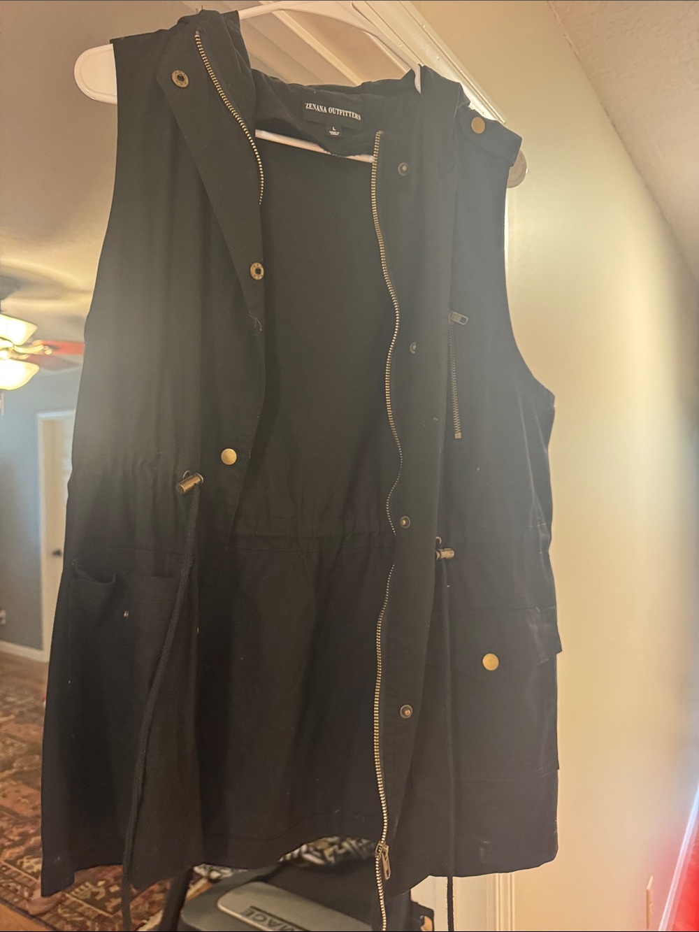 Zenana Outfitters Black Sleeveless Utility Vest with Hood